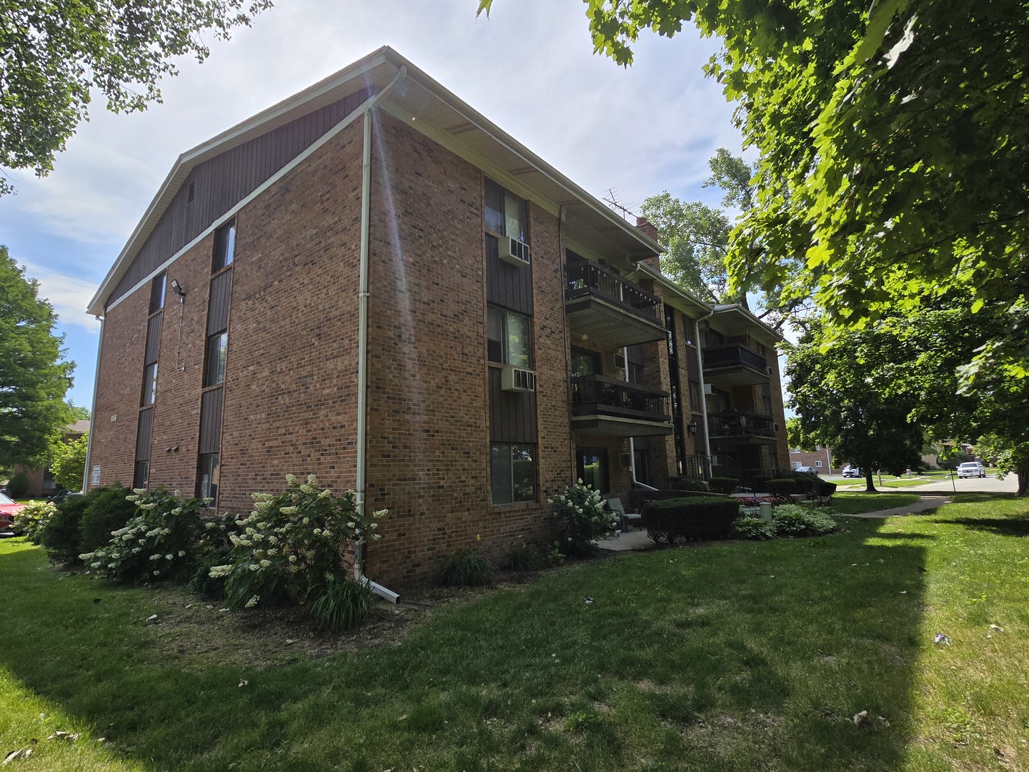 956 Olive Road, Unit 2C Homewood, IL 60430 - Photo 19 of 22 Gallery Image 19