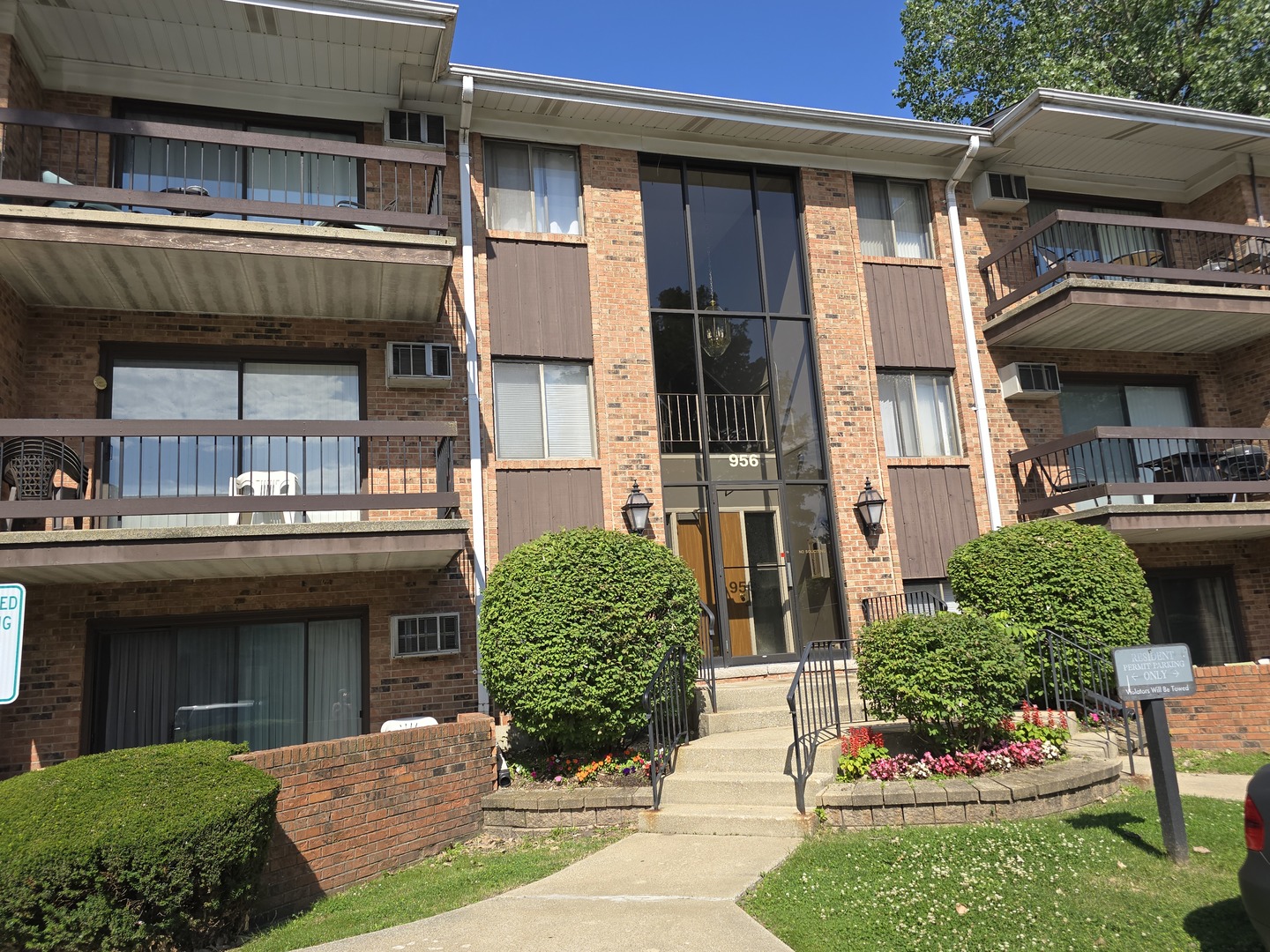 956 Olive Road, Unit 2C Homewood, IL 60430 - Photo 2 of 22 Gallery Image 2