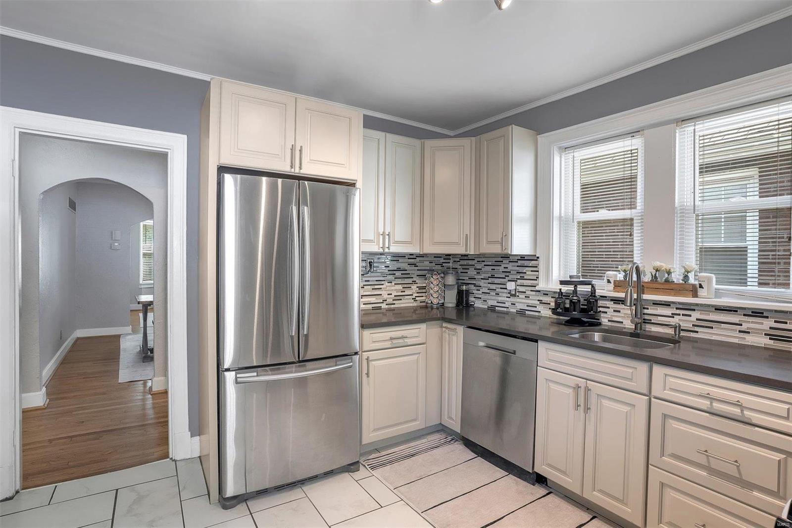 5525 Rosa Avenue St. Louis, MO 63109 - Photo 16 of 30 Gallery Image 16