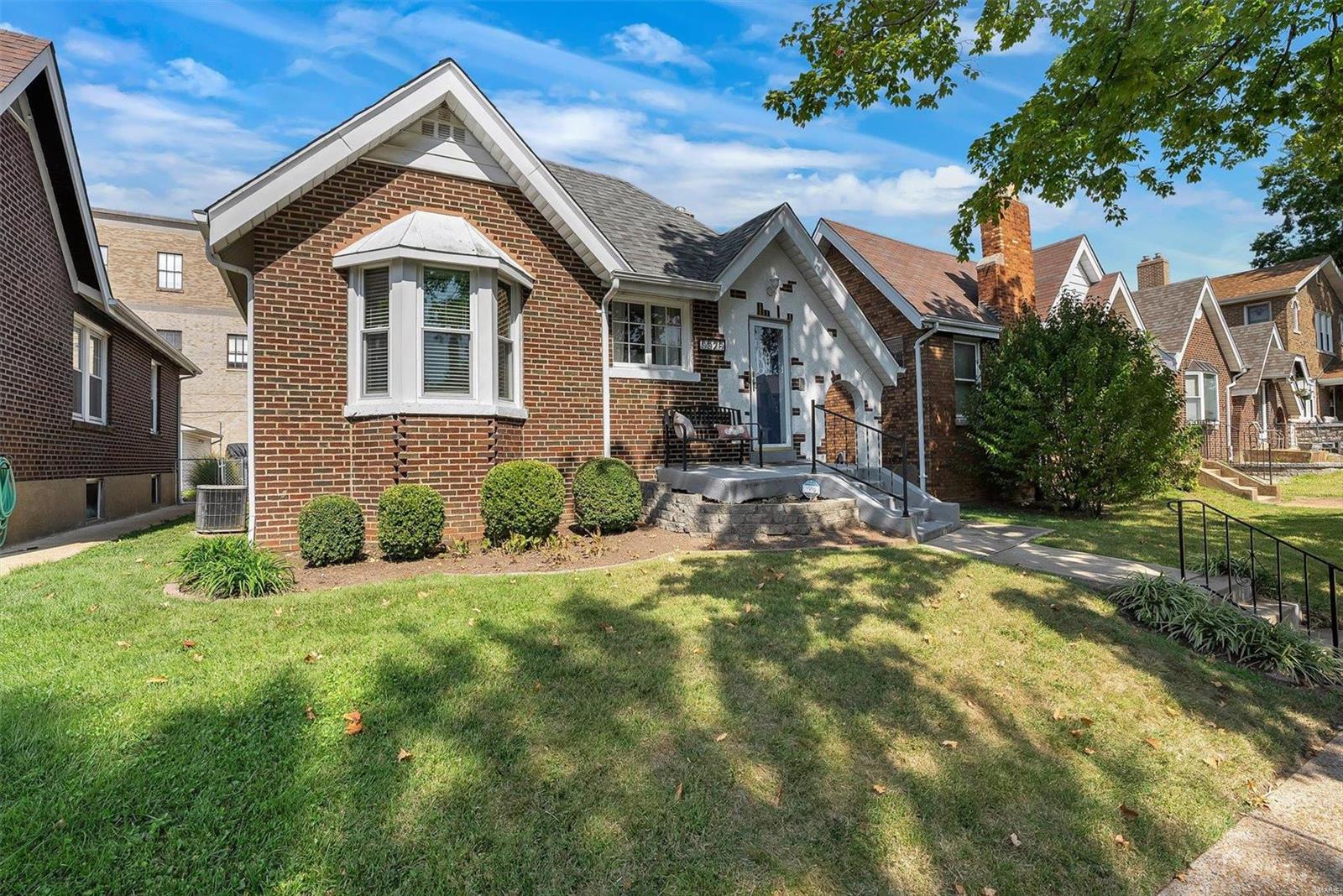 5525 Rosa Avenue St. Louis, MO 63109 - Photo 3 of 30 Gallery Image 3