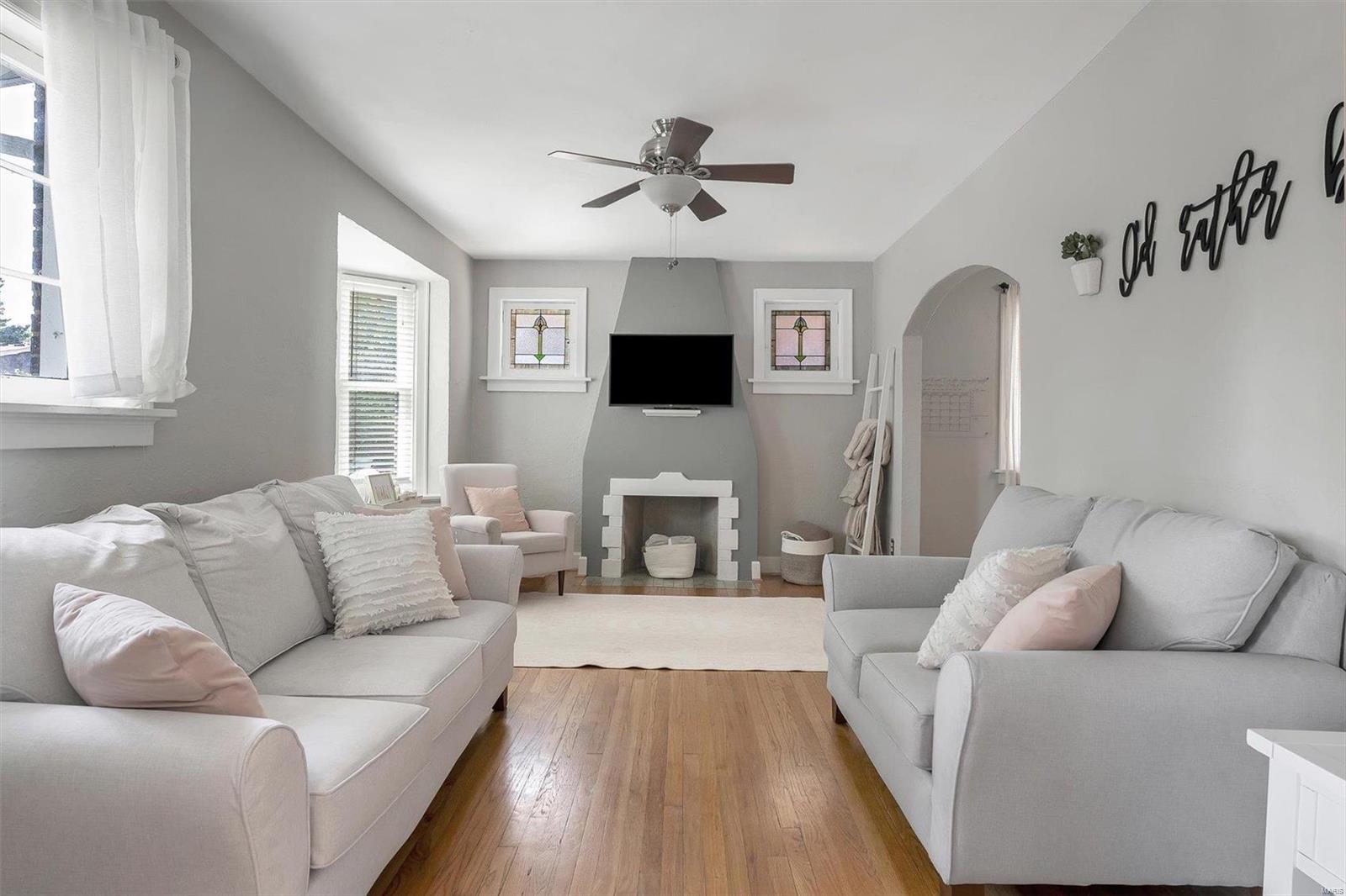 5525 Rosa Avenue St. Louis, MO 63109 - Photo 5 of 30 Gallery Image 5