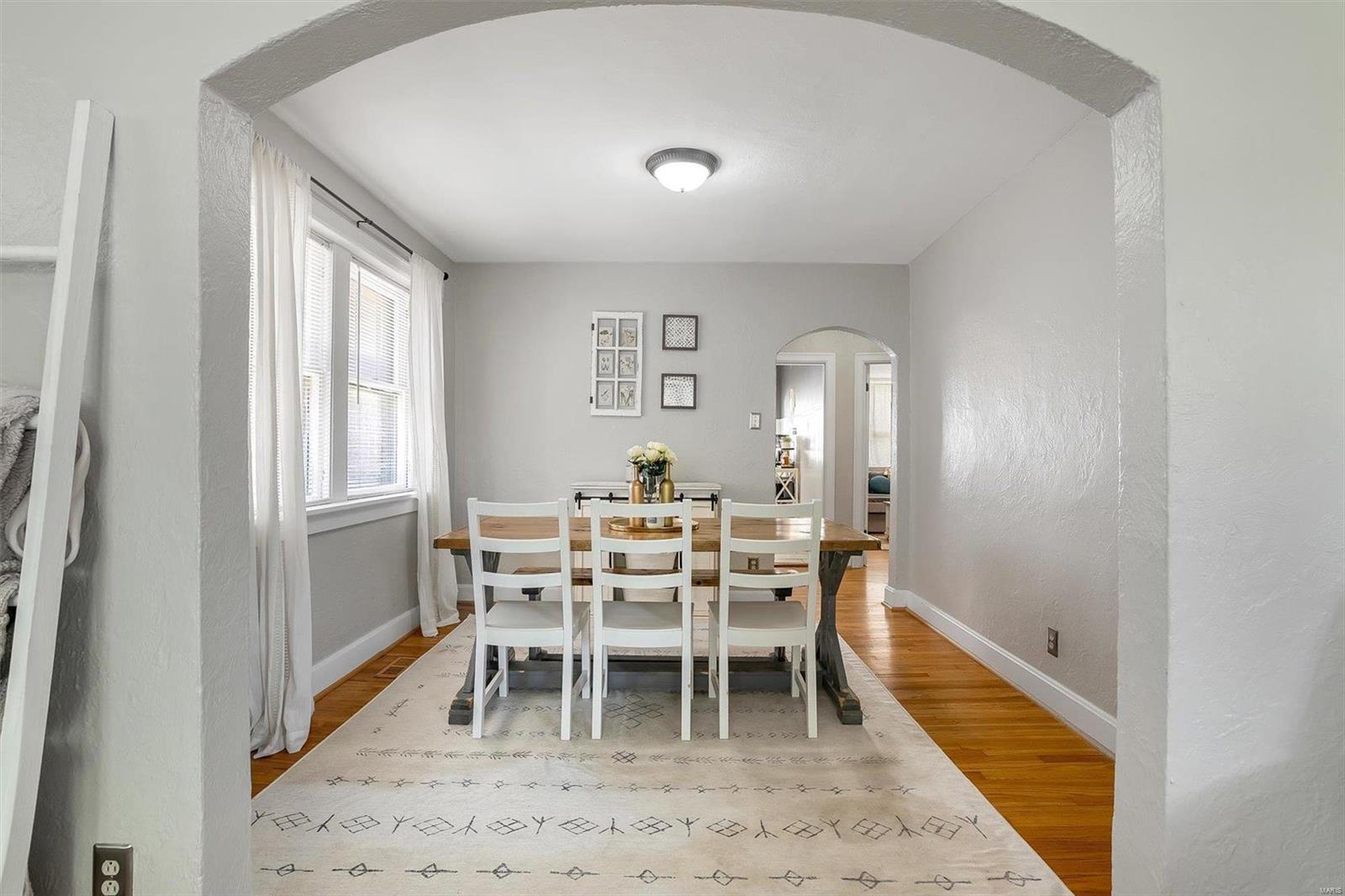 5525 Rosa Avenue St. Louis, MO 63109 - Photo 8 of 30 Gallery Image 8