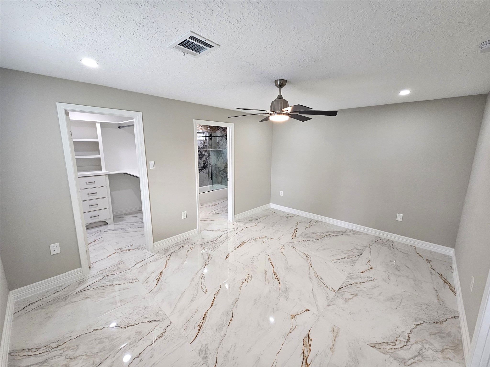 417 Melbourne Street Houston, TX 77022 - Photo 3 of 10