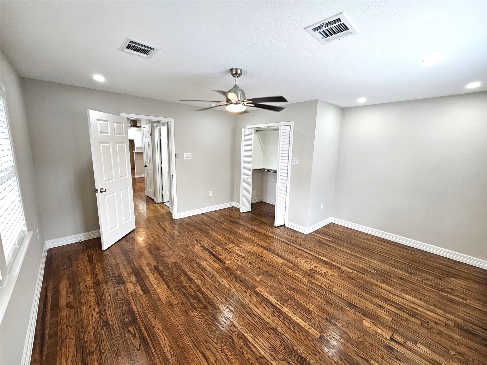 417 Melbourne Street Houston, TX 77022 - Photo 7 of 10