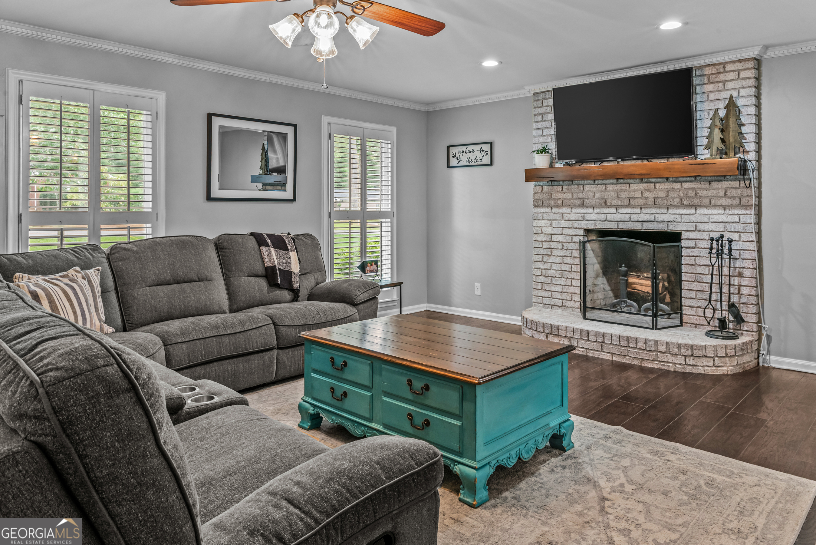 991 Crawford Street Madison, GA 30650 - Photo 4 of 25 a living room with furniture and a flat screen tv