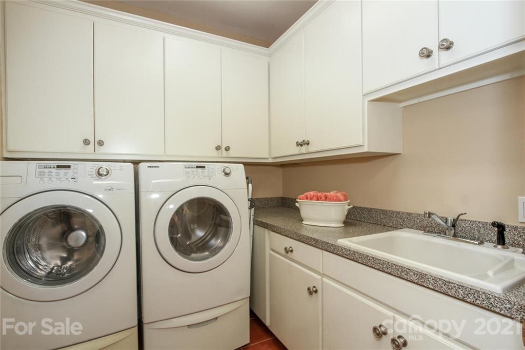 2125 South Wendover Road Charlotte, NC 28211 - Photo 20 of 48 a utility room with sink dryer and washer