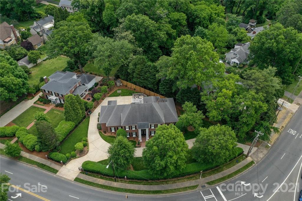 2125 South Wendover Road Charlotte, NC 28211 - Photo 4 of 48 an aerial view of a house