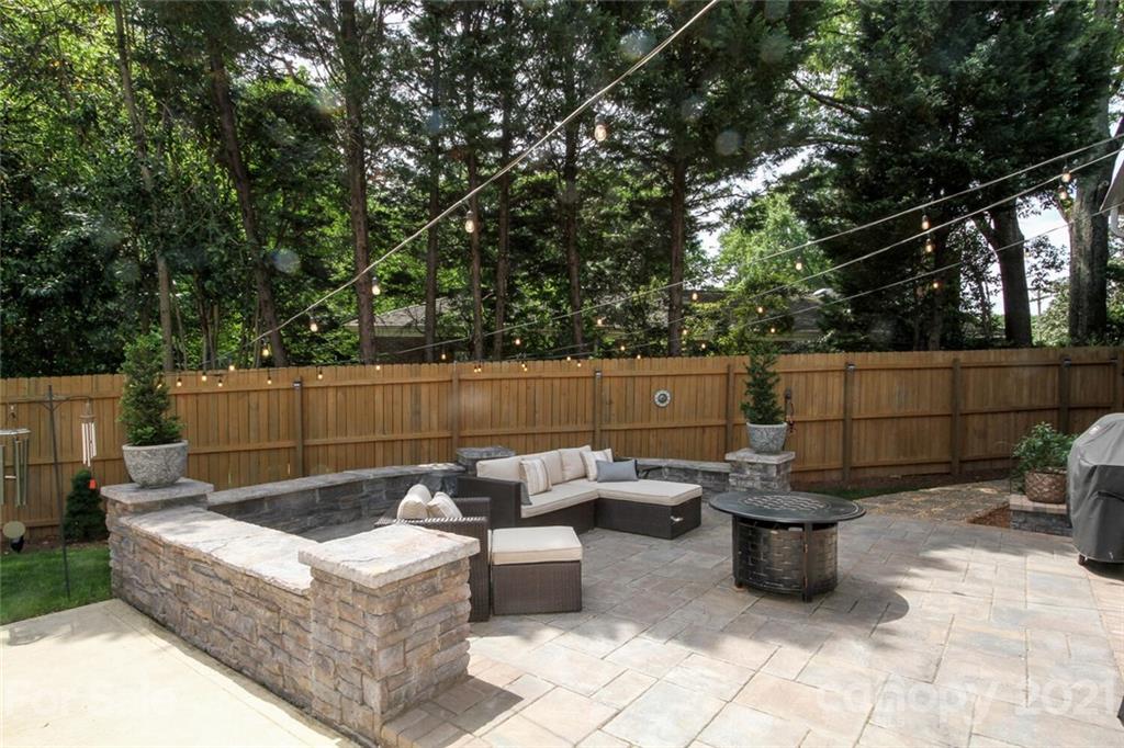 2125 South Wendover Road Charlotte, NC 28211 - Photo 45 of 48 a view of a backyard with sitting area