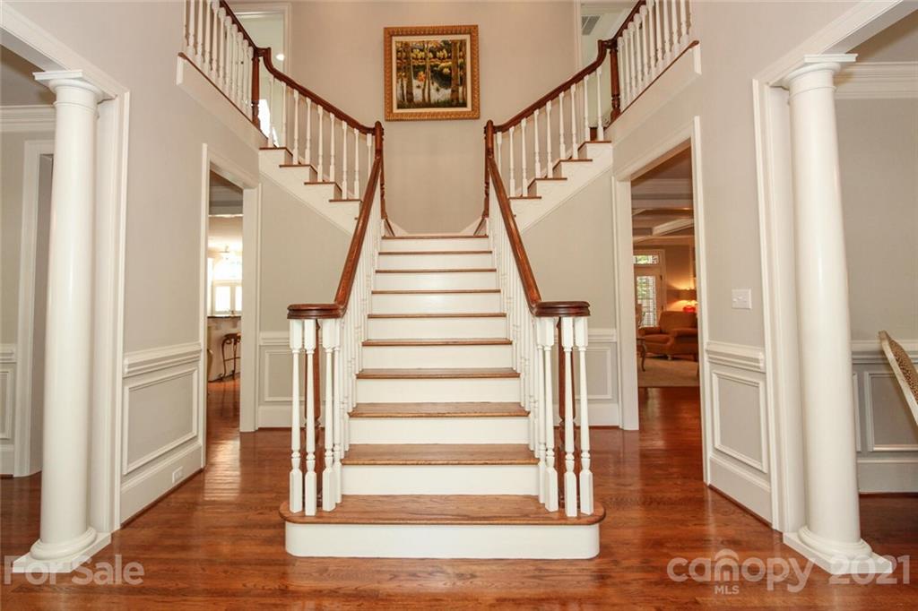 2125 South Wendover Road Charlotte, NC 28211 - Photo 8 of 48 a view of entryway