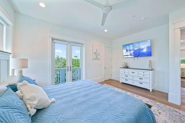 a view of livingroom and furniture