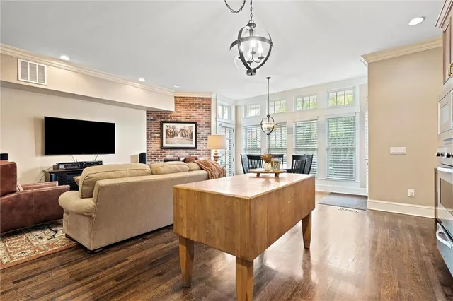 $1,325,000 | 212 West 50th Street, Kansas City, MO 64112