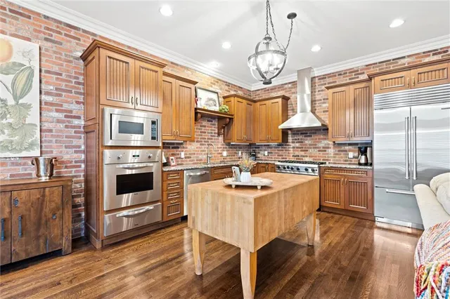 $1,325,000 | 212 West 50th Street, Kansas City, MO 64112