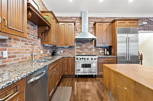 $1,325,000 | 212 West 50th Street, Kansas City, MO 64112