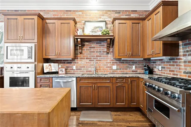 $1,325,000 | 212 West 50th Street, Kansas City, MO 64112