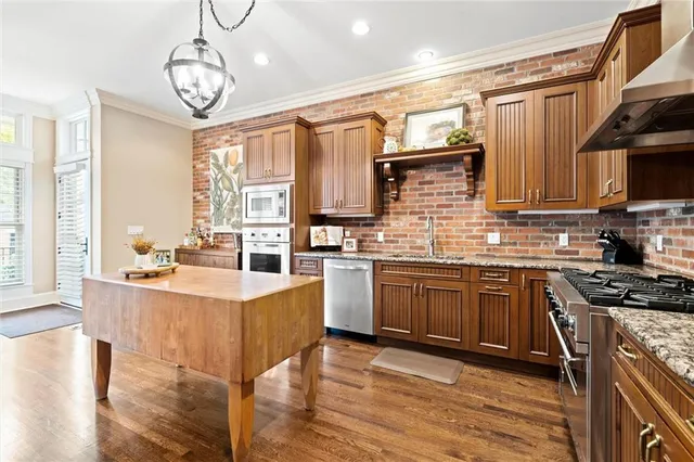 $1,325,000 | 212 West 50th Street, Kansas City, MO 64112