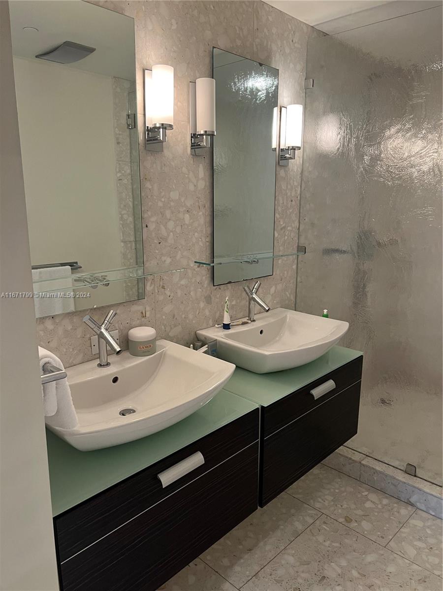 901 Brickell Key Boulevard, Unit 1502 Miami, FL 33131 - Photo 23 of 44