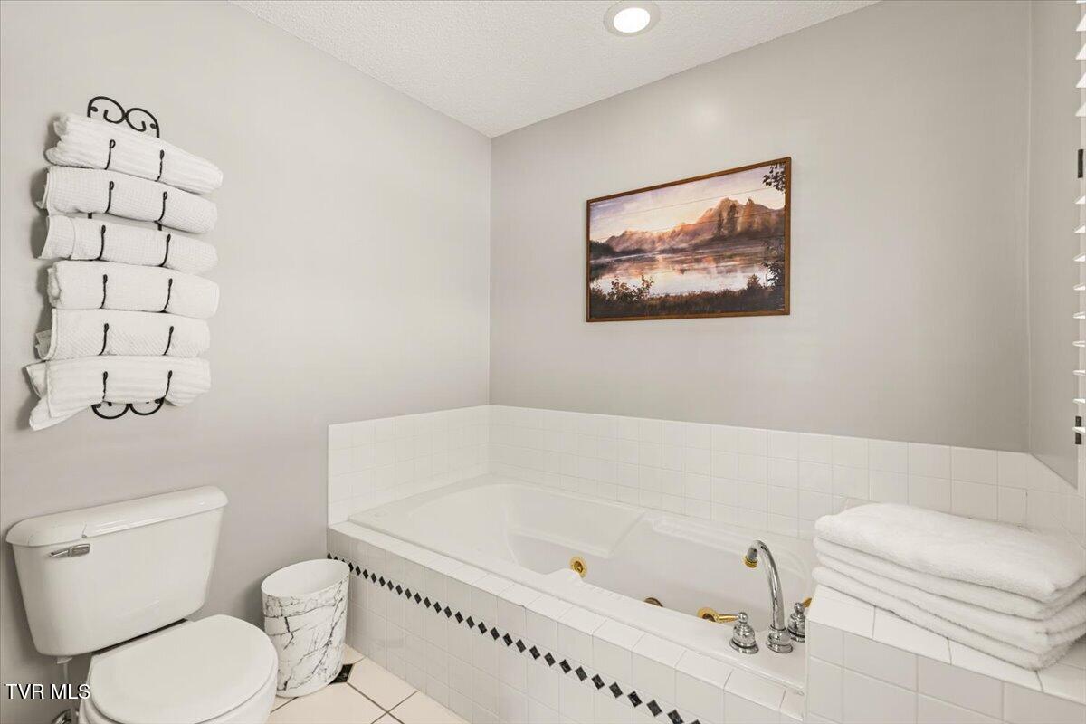 1 Deercreek Drive Kingsport, TN 37660 - Photo 36 of 58 37-128A6649