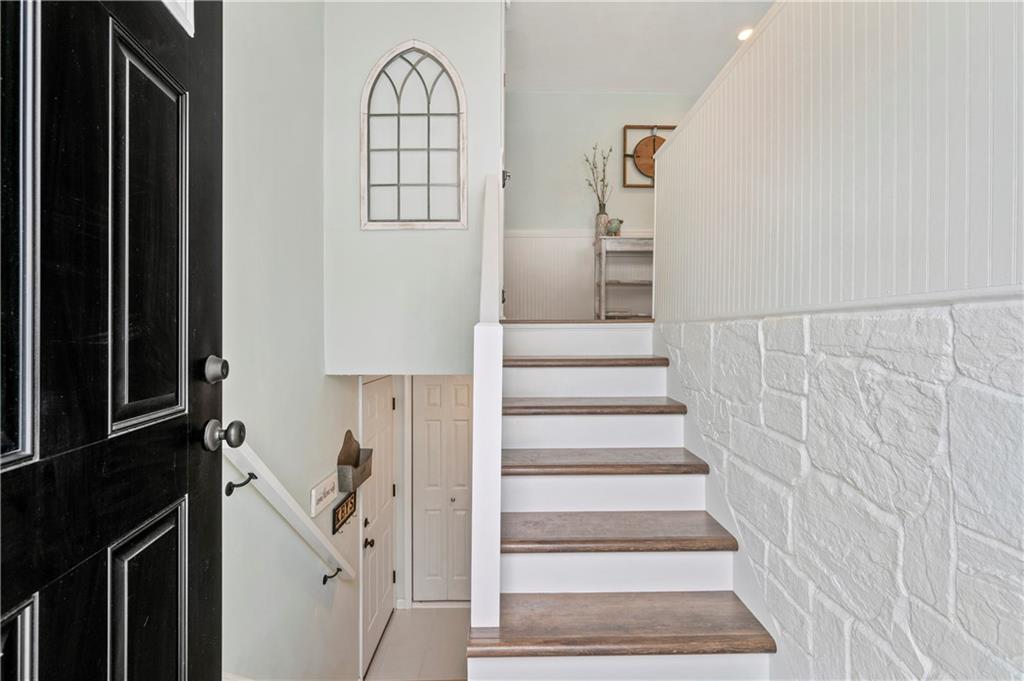 10 Rolling Road Cranberry Township, PA 16066 - Photo 27 of 39 The welcoming entry offers an updated door and crisp white walls that accent the rich wood stairs.