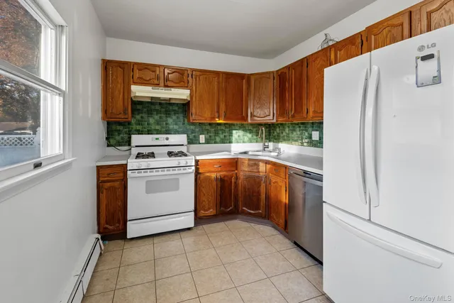 $600,000 | 28 Woodland Drive, Kings Park, NY 11754