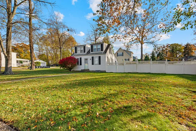 $600,000 | 28 Woodland Drive, Kings Park, NY 11754