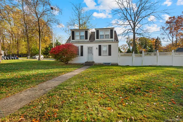 $600,000 | 28 Woodland Drive, Kings Park, NY 11754