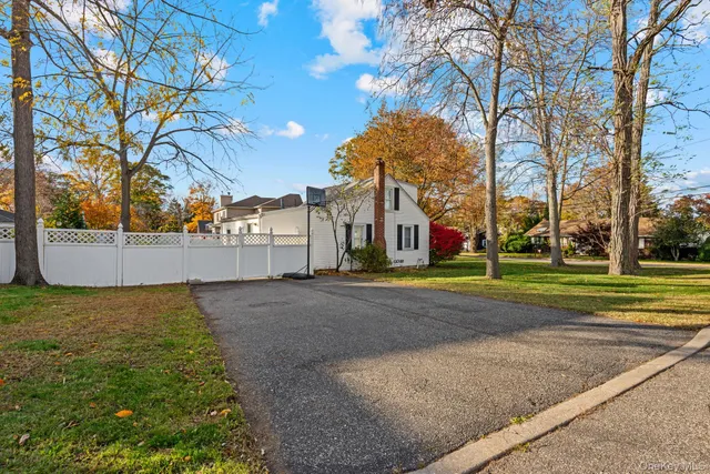 $600,000 | 28 Woodland Drive, Kings Park, NY 11754