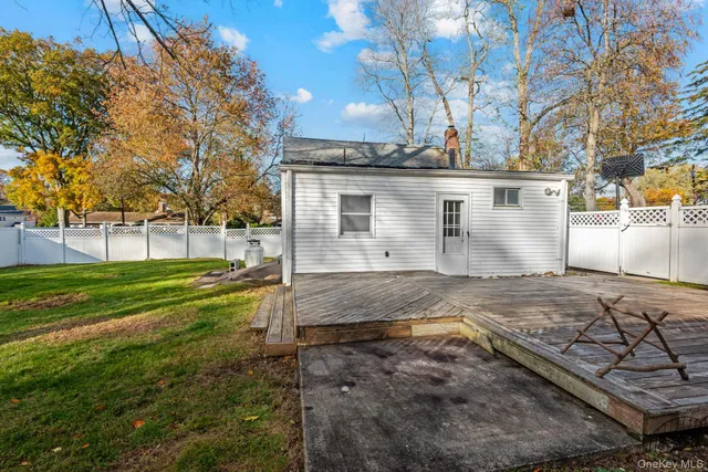 $600,000 | 28 Woodland Drive, Kings Park, NY 11754