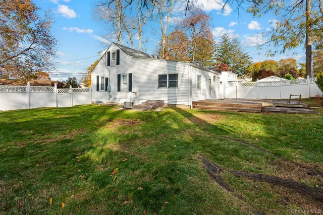 $600,000 | 28 Woodland Drive, Kings Park, NY 11754