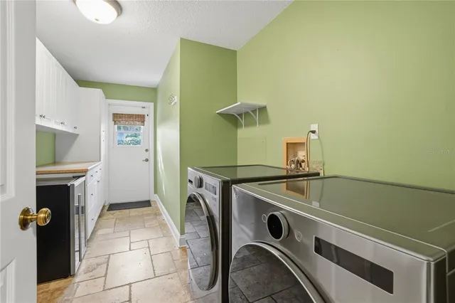 a view of a fountain with a fountain in front of it