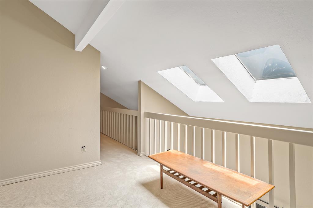 1118 Signal Ridge Place Rockwall, TX 75032 - Photo 20 of 33 a living room with furniture