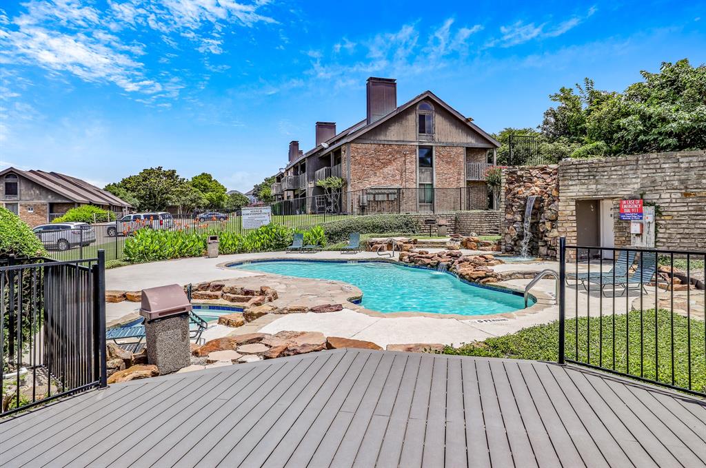 1118 Signal Ridge Place Rockwall, TX 75032 - Photo 29 of 33 a view of outdoor space yard and deck