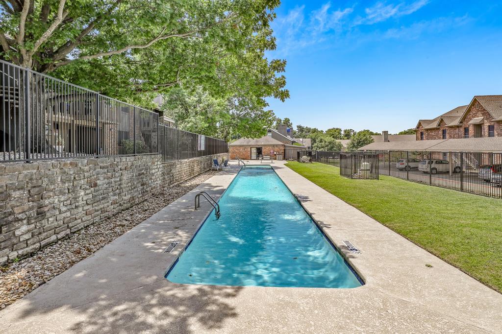 1118 Signal Ridge Place Rockwall, TX 75032 - Photo 33 of 33 a view of a backyard with a garden and deck