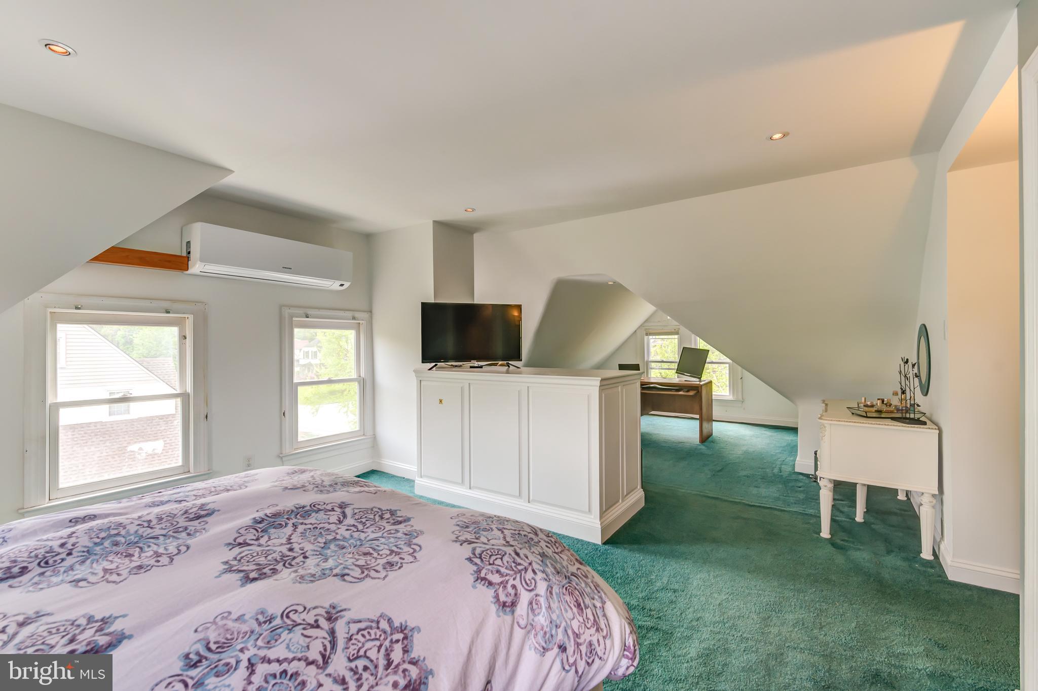 319 Conestoga Road Wayne, PA 19087 - Photo 23 of 37 Master has attached Sitting Room