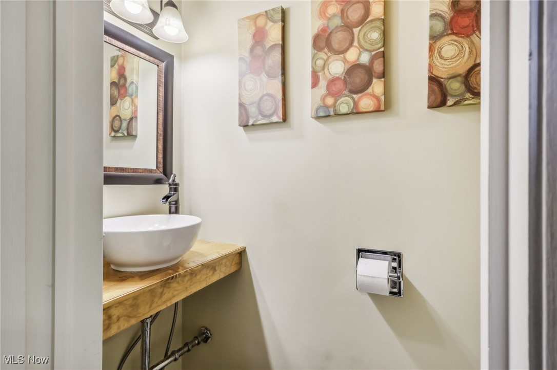 2225 Woodpark Road Fairlawn, OH 44333 - Photo 13 of 29 Half bath on main floor