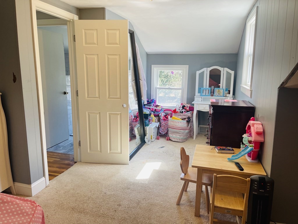 17 Queensview Road Marlborough, MA 01752 - Photo 24 of 41 a living room with furniture and a window