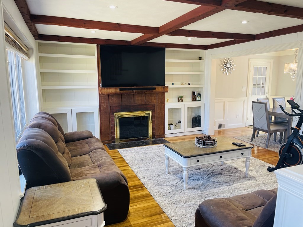 17 Queensview Road Marlborough, MA 01752 - Photo 3 of 41 a living room with furniture and a fireplace