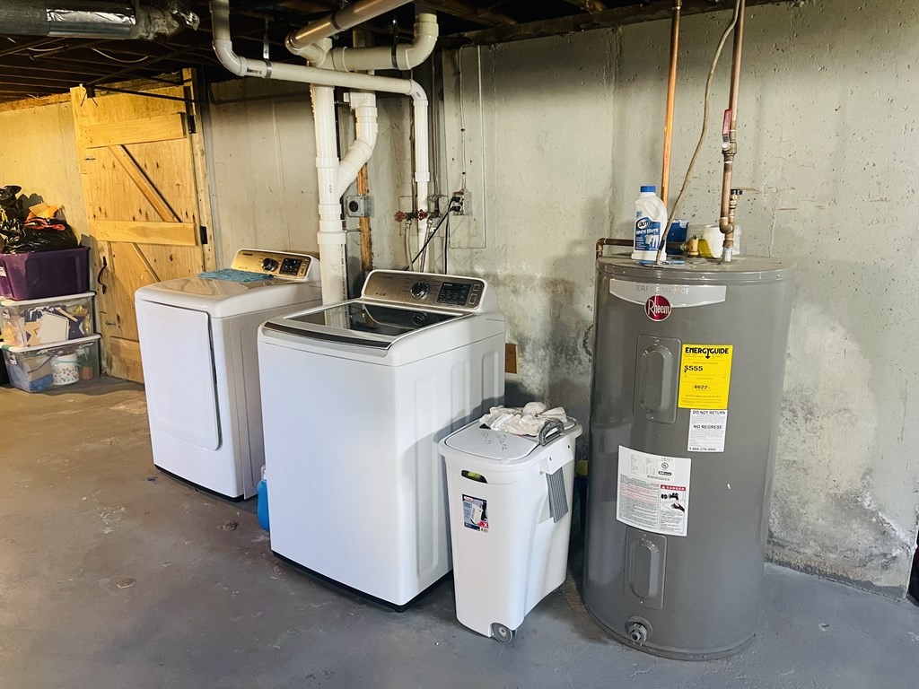 17 Queensview Road Marlborough, MA 01752 - Photo 33 of 41 a utility room with dryer and washer