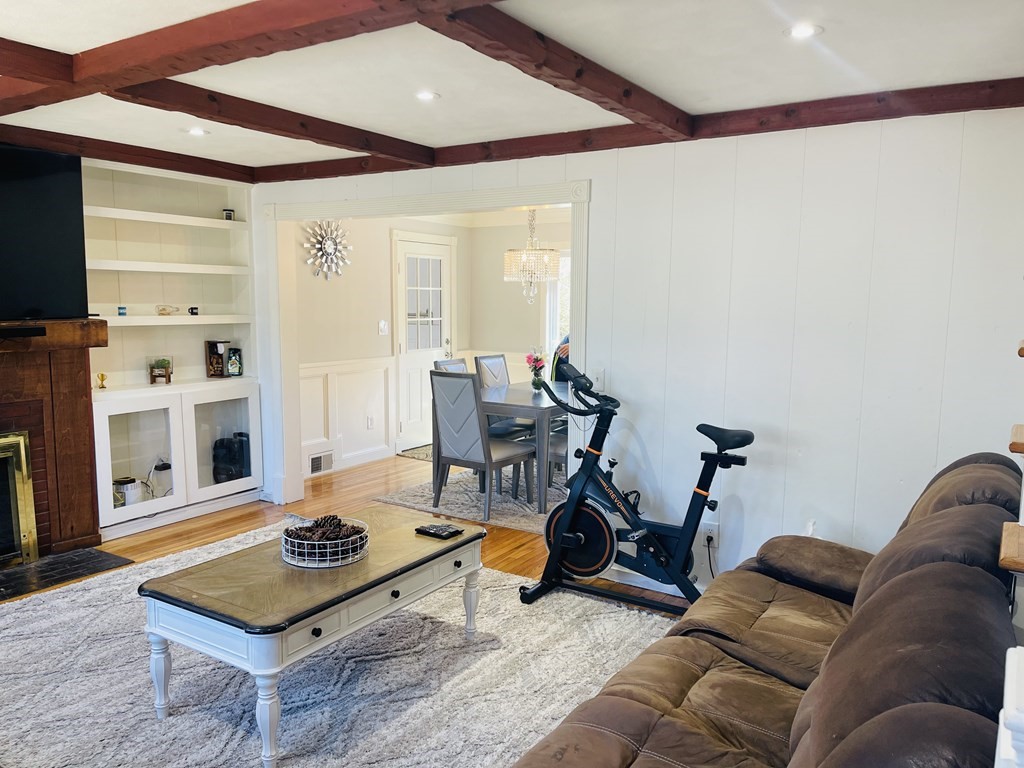 17 Queensview Road Marlborough, MA 01752 - Photo 4 of 41 a living room with furniture pool table and a window