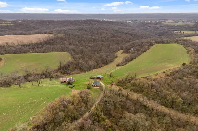 $1,600,000 | 36480 Bouska Road, Prairie du Chien, WI 53821