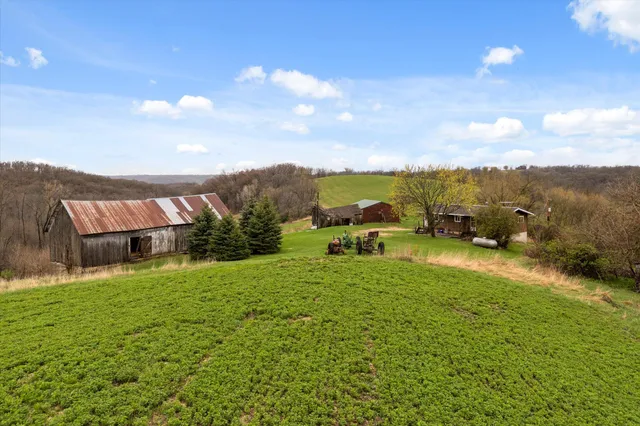 $1,600,000 | 36480 Bouska Road, Prairie du Chien, WI 53821