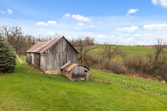 $1,600,000 | 36480 Bouska Road, Prairie du Chien, WI 53821