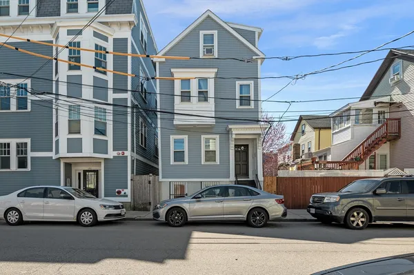 $4,300 | 139 West Sixth Street, Unit 1, Boston, MA 02127