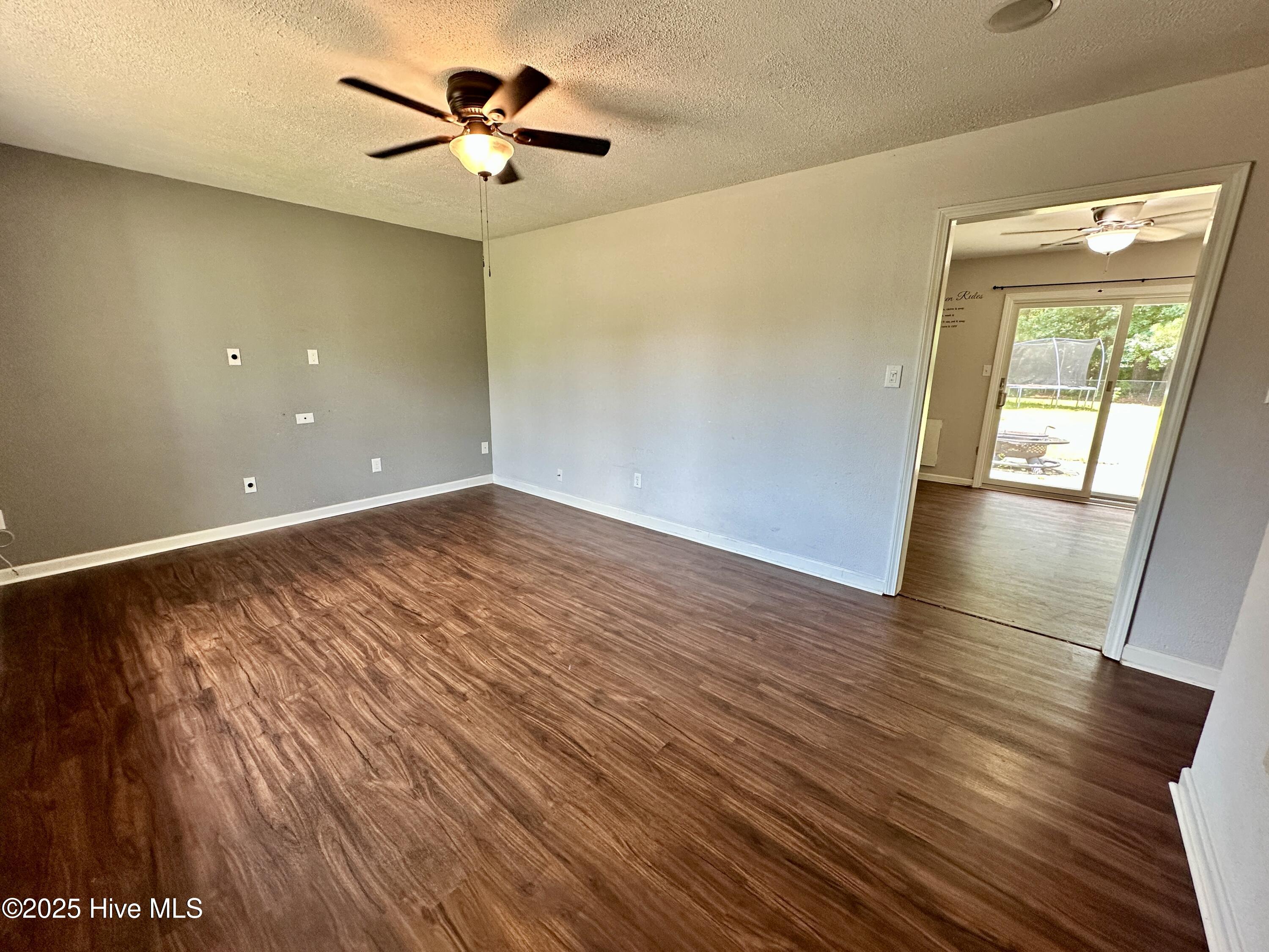 313 Deacon Court Havelock, NC 28532 - Photo 2 of 25 IMG_3126