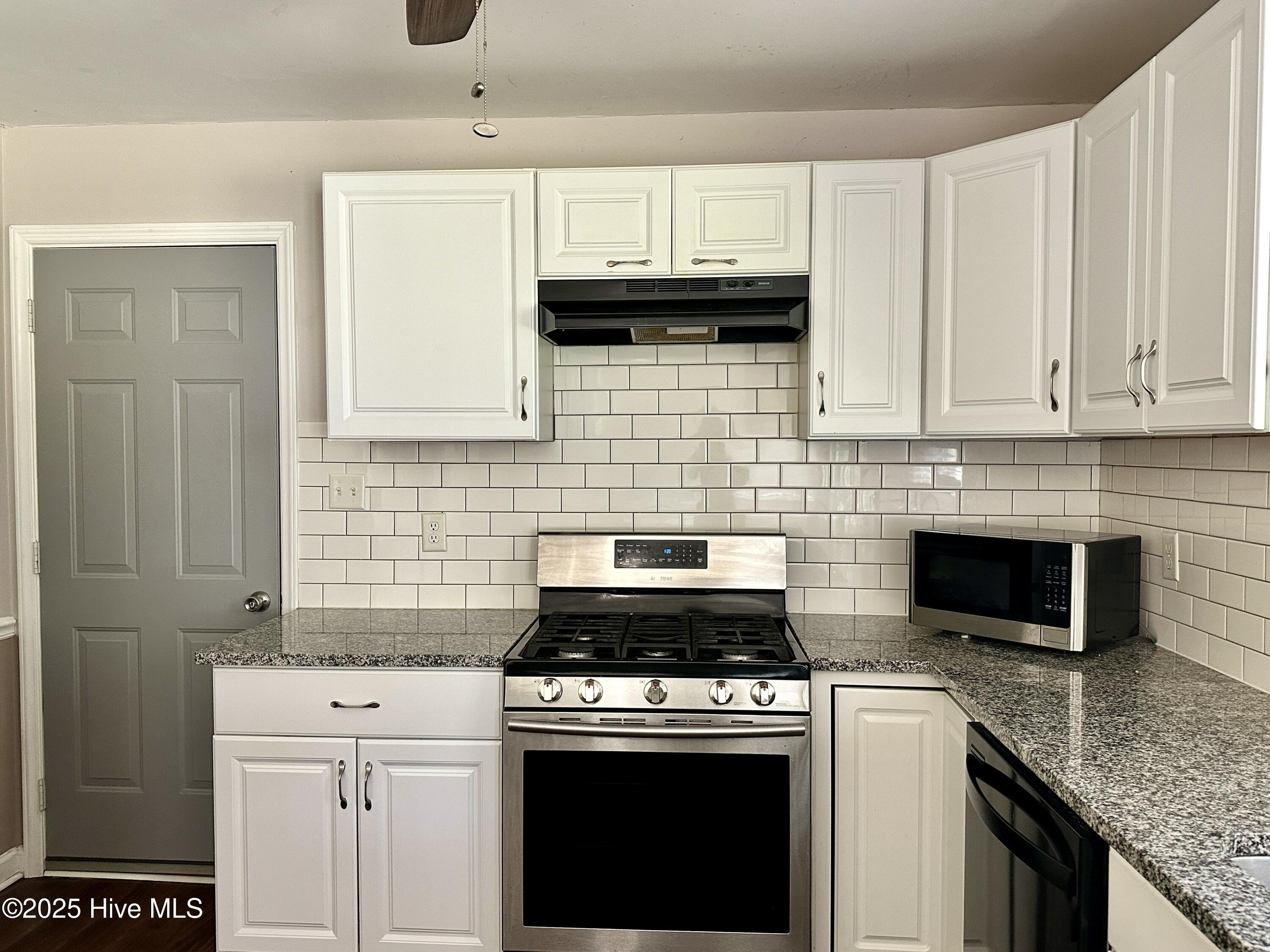 313 Deacon Court Havelock, NC 28532 - Photo 9 of 25 IMG_3133