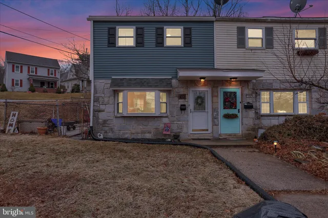 $215,000 | 102 West Jackson Street, Fleetwood, PA 19522