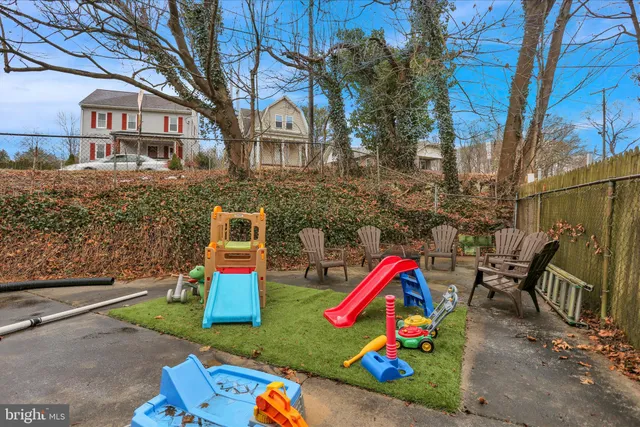 $215,000 | 102 West Jackson Street, Fleetwood, PA 19522