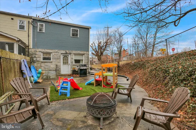 $215,000 | 102 West Jackson Street, Fleetwood, PA 19522