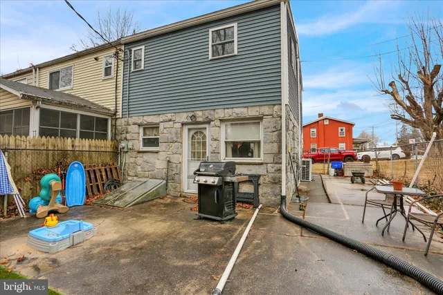 $215,000 | 102 West Jackson Street, Fleetwood, PA 19522