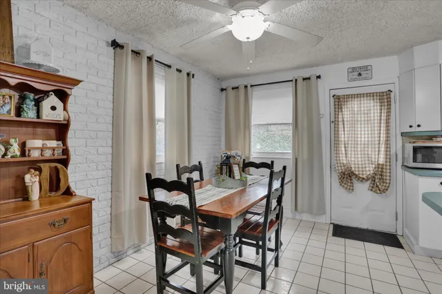 $215,000 | 102 West Jackson Street, Fleetwood, PA 19522