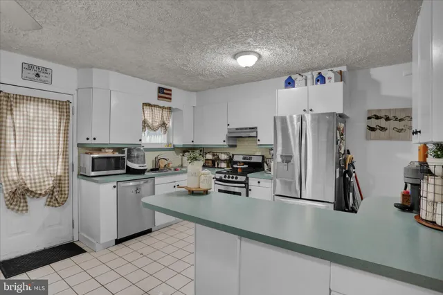 $215,000 | 102 West Jackson Street, Fleetwood, PA 19522